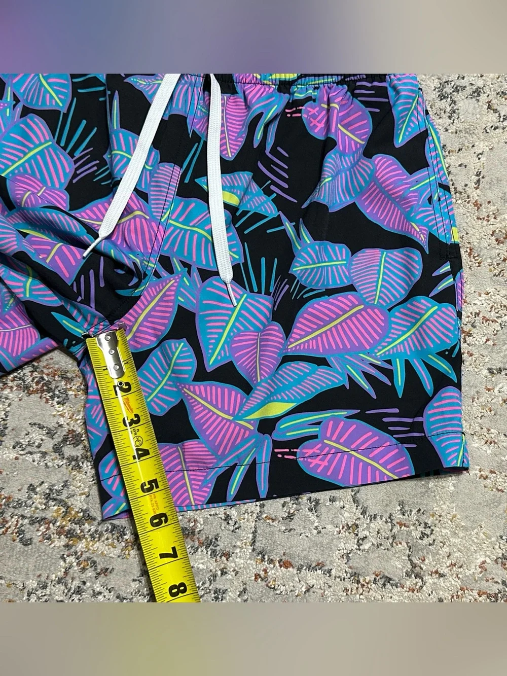 Chubbies Fluorescent Funk swim trunks size Medium 5.5 inseam